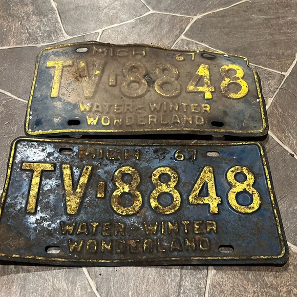 1967 set of Michigan license plates - Picture 1 of 2
